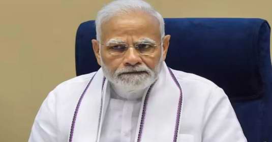 पाकिस्तान से तनाव के बीच पीएम मोदी का बड़ा फैसला, तीन देशों की यात्रा स्थगित