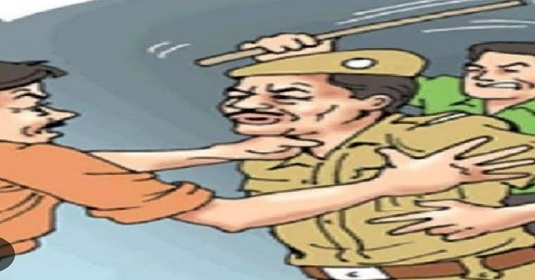 मुजफ्फरनगर में नशे में धुत युवक ने पुलिसकर्मी से की मारपीट, वर्दी फाड़ी, आरोपी गिरफ्तार