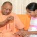 जर्मनी से आईं सोफिया ने सीएम योगी को बांधी राखी, बच्ची को चॉकलेट देकर पूछ लिया मजेदार सवाल