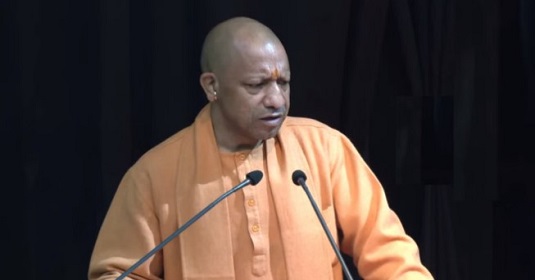 CM योगी का अफसरों को ‘अल्टीमेटम’: जनता का फोन उठाएं और संवाद बढ़ाएं, मुख्यालय नहीं… अब फील्ड से चलेगी पुलिसिंग!