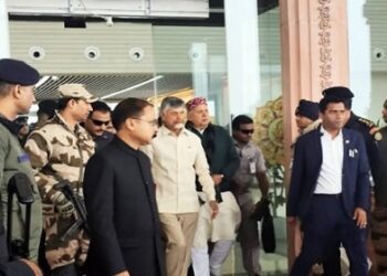 अयोध्या पहुंचे चंद्रबाबू नायडू: रामलला के दरबार में टेका माथा; बोले— “UP और बिहार के विकास से ही पूरा होगा ‘विकसित भारत’ का सपना”