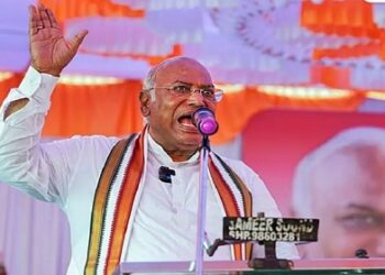 खरगे का ‘ओपन चैलेंज’: सत्ता के लिए रीढ़ नहीं झुकाएगी कांग्रेस; बोले— ‘मिटाने का सपना देखने वाले खुद मिट जाएंगे, हमारा अंत नामुमकिन!’