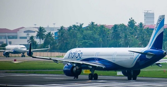 यात्रियों के गुस्से के बाद झुका इंडिगो, मांगी माफी; रिफंड और मुफ्त री-शेड्यूलिंग की सुविधा का ऐलान